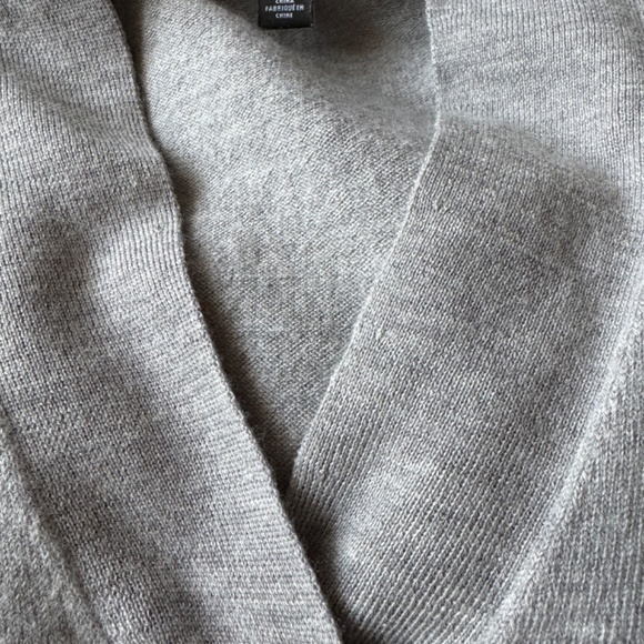 Saks  Fifth Avenue sweater - Picture 11 of 12